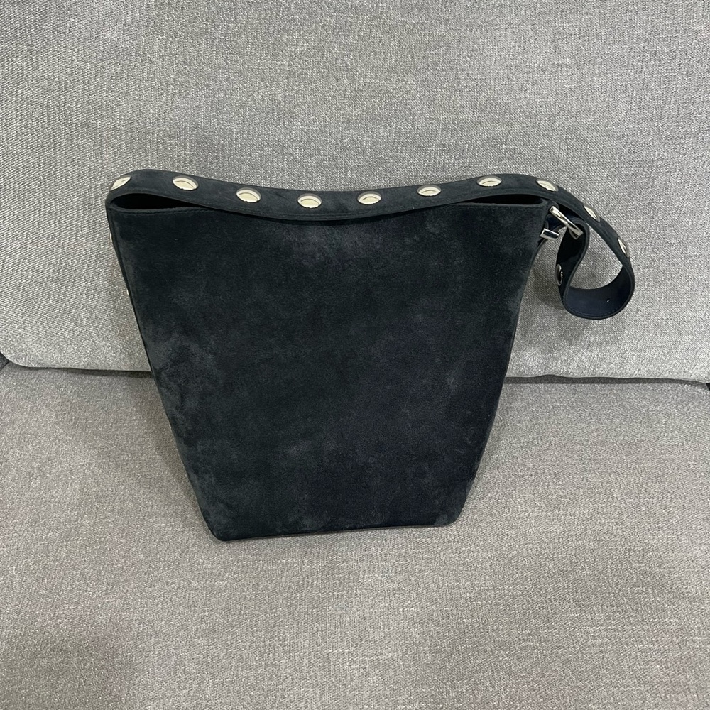 Madewell | The Essential Medium Bucket Tote - Picture 4 of 10